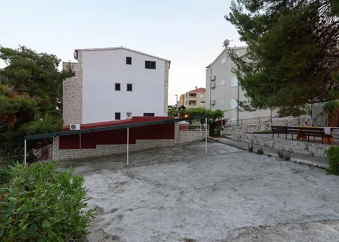 Lucija Trogir